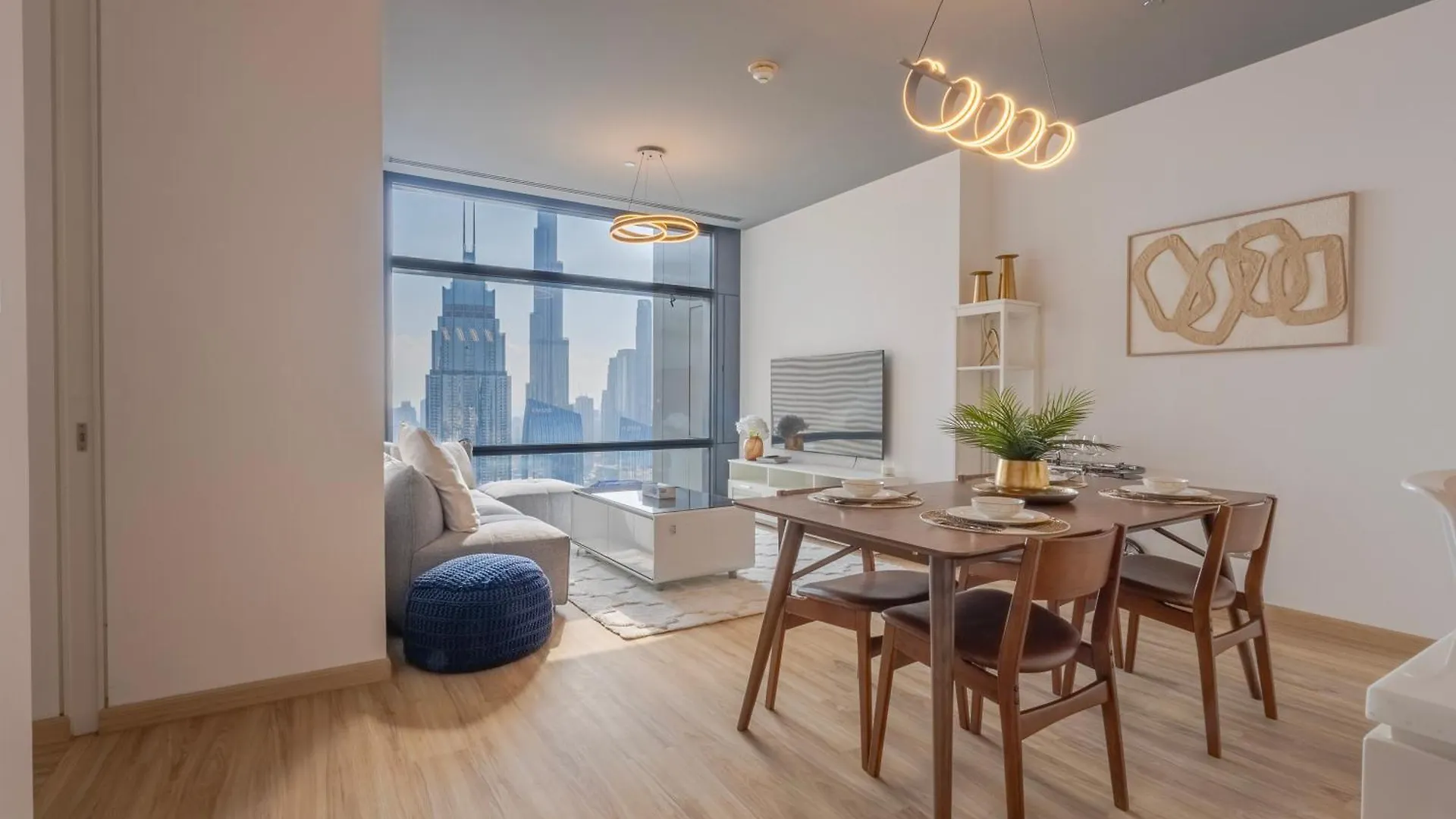 Elegant 1-Bedroom Apartment, Full Burj Khalifa & Downtown Views Dubai