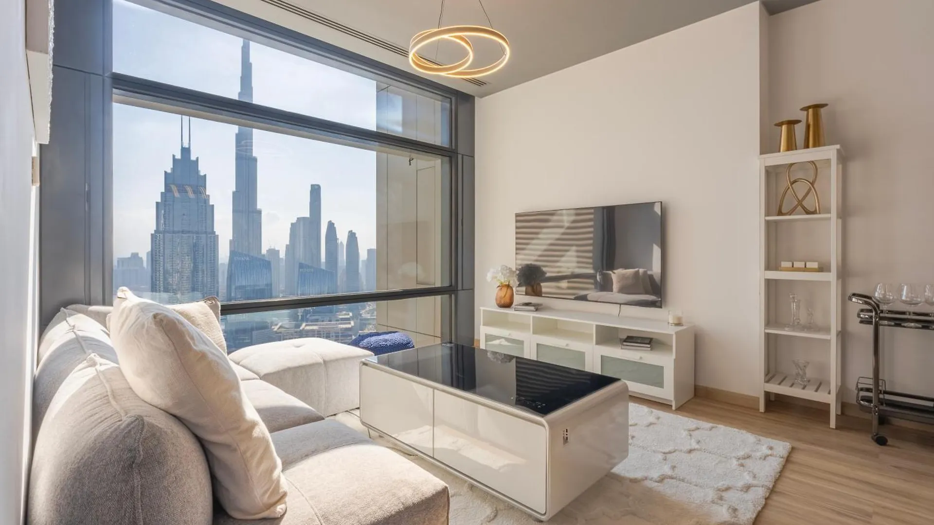Elegant 1-Bedroom Apartment, Full Burj Khalifa & Downtown Views Dubai