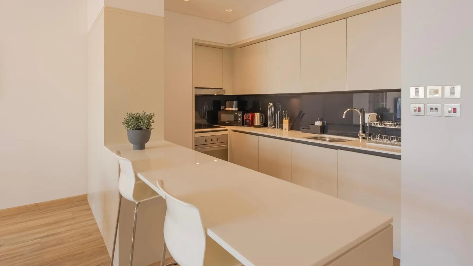 Elegant 1-Bedroom Apartment, Full Burj Khalifa & Downtown Views Dubai 0*,