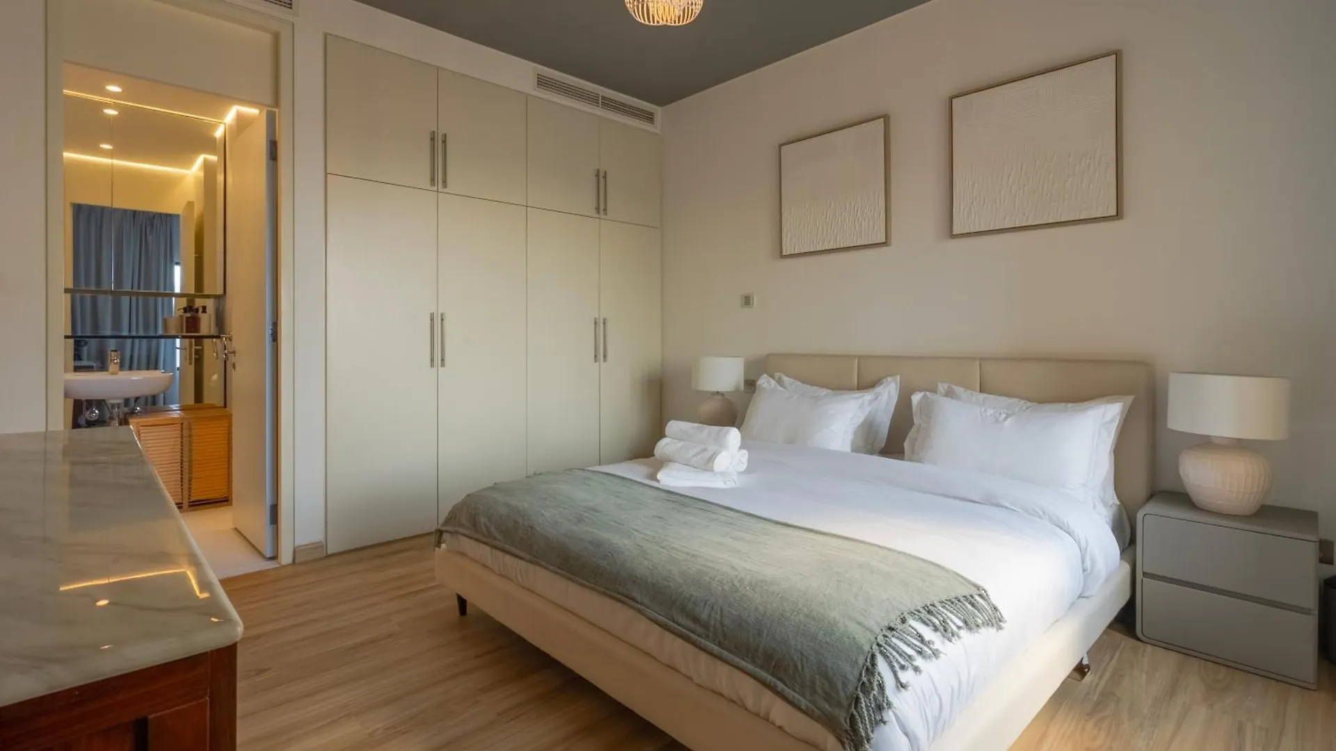 Elegant 1-Bedroom Apartment, Full Burj Khalifa & Downtown Views Dubai 0*,  Emirati Arabi Uniti