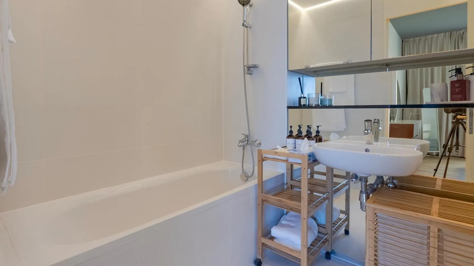 Elegant 1-Bedroom Apartment, Full Burj Khalifa & Downtown Views Dubai
