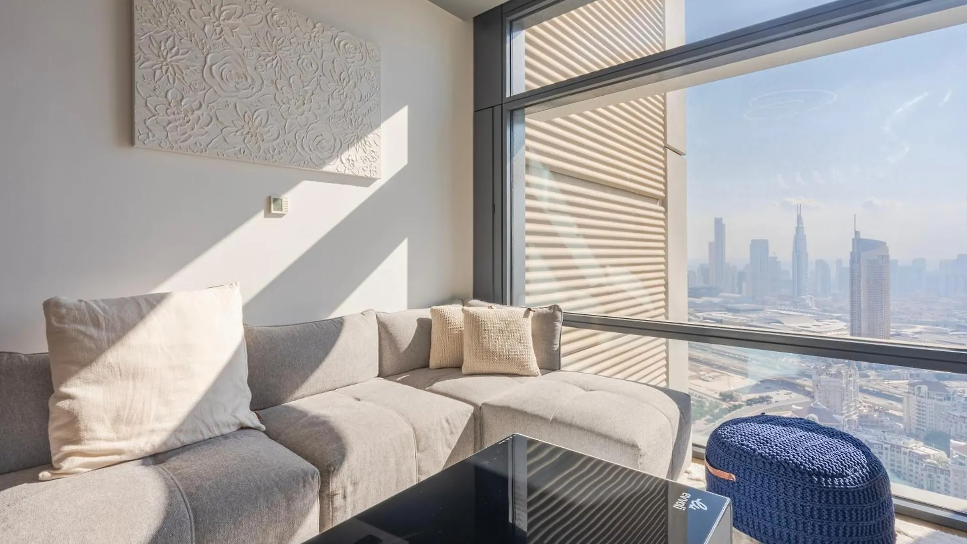 Apartment Elegant 1-Bedroom Apartment, Full Burj Khalifa & Downtown Views Dubai