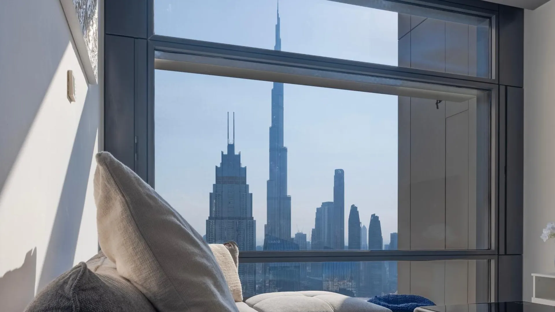 Elegant 1-Bedroom Apartment, Full Burj Khalifa & Downtown Views Dubai Apartment