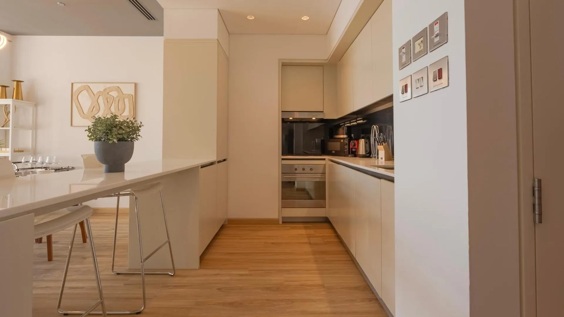 Elegant 1-Bedroom Apartment, Full Burj Khalifa & Downtown Views Dubai