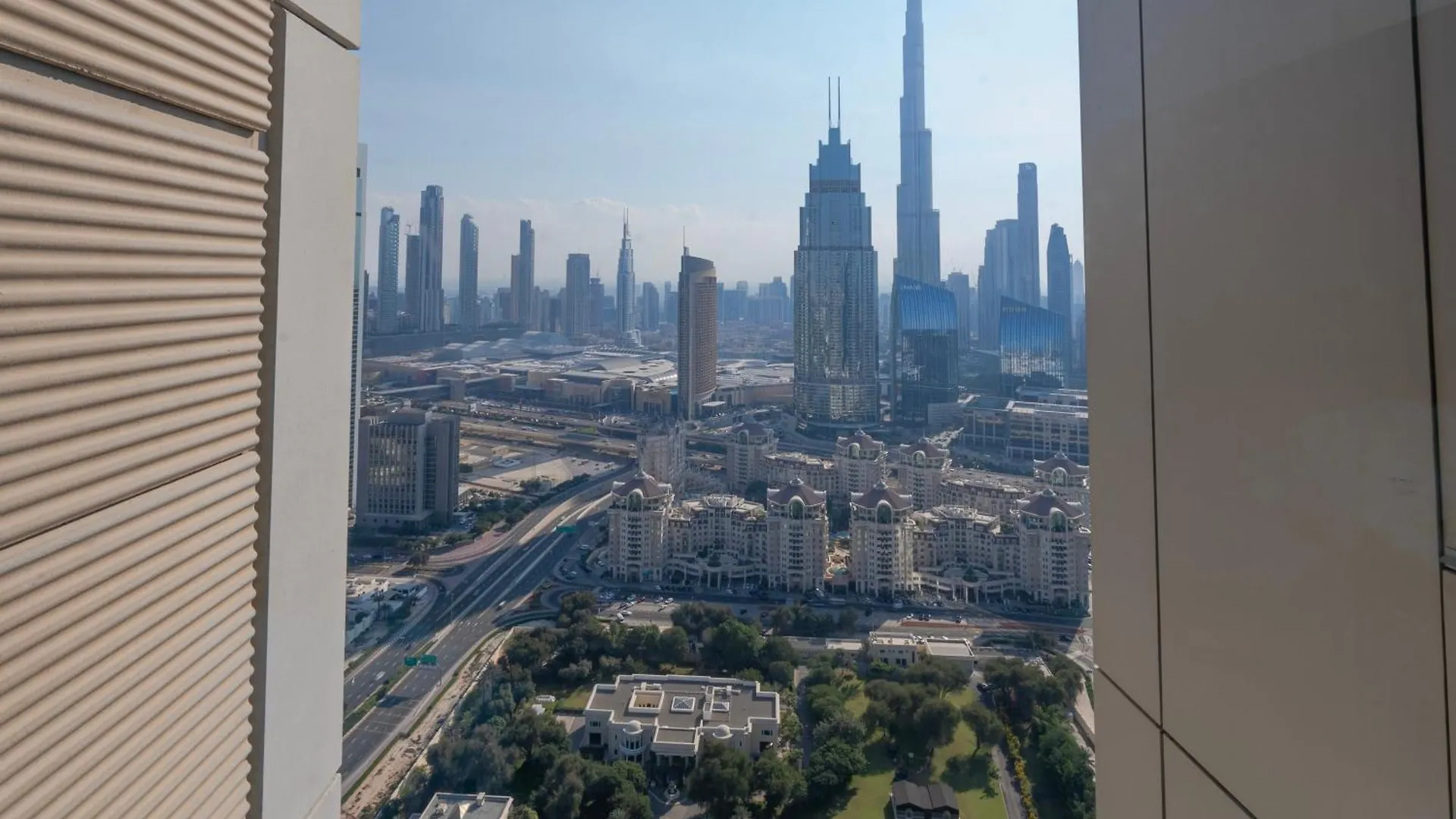 Elegant 1-Bedroom Apartment, Full Burj Khalifa & Downtown Views Dubai