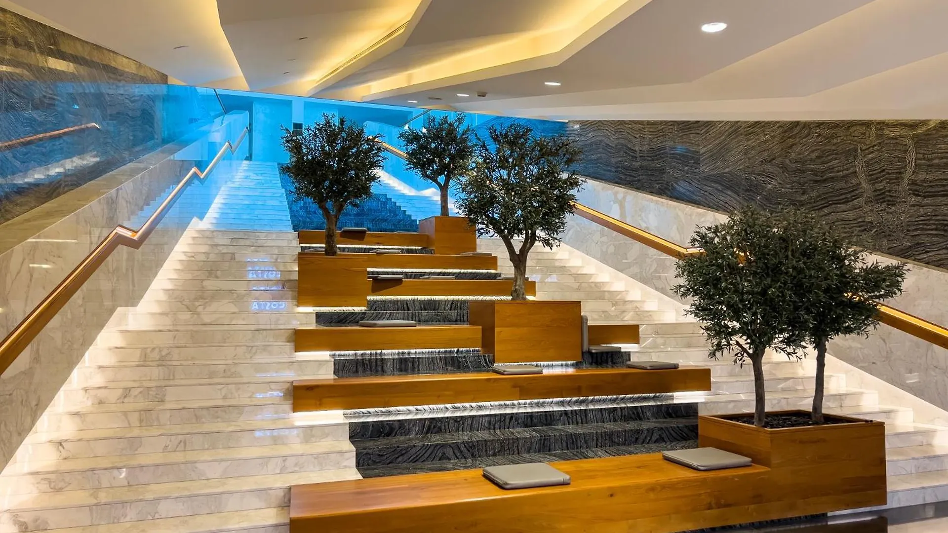 Elegant 1-Bedroom Apartment, Full Burj Khalifa & Downtown Views Dubai Apartment
