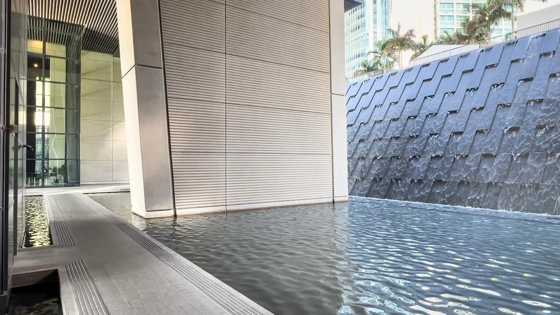 Elegant 1-Bedroom Apartment, Full Burj Khalifa & Downtown Views Dubai